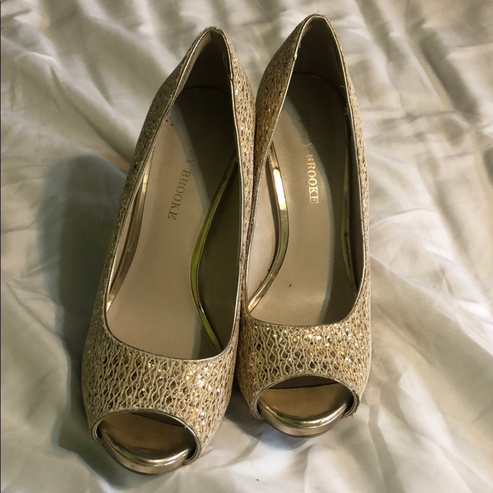 Gorgeous gold heels